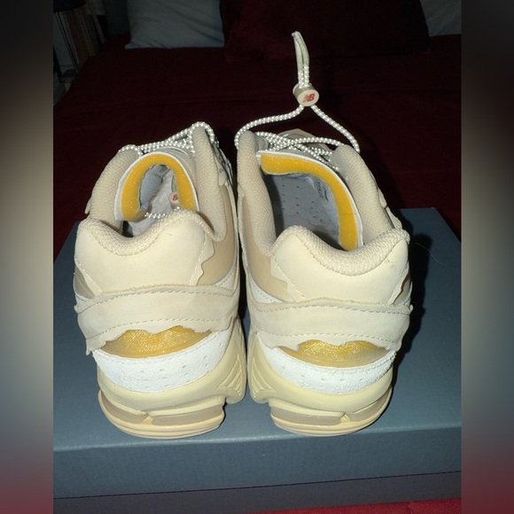 New Balance Cream and White Athletic Shoes - Picture 3 of 13
